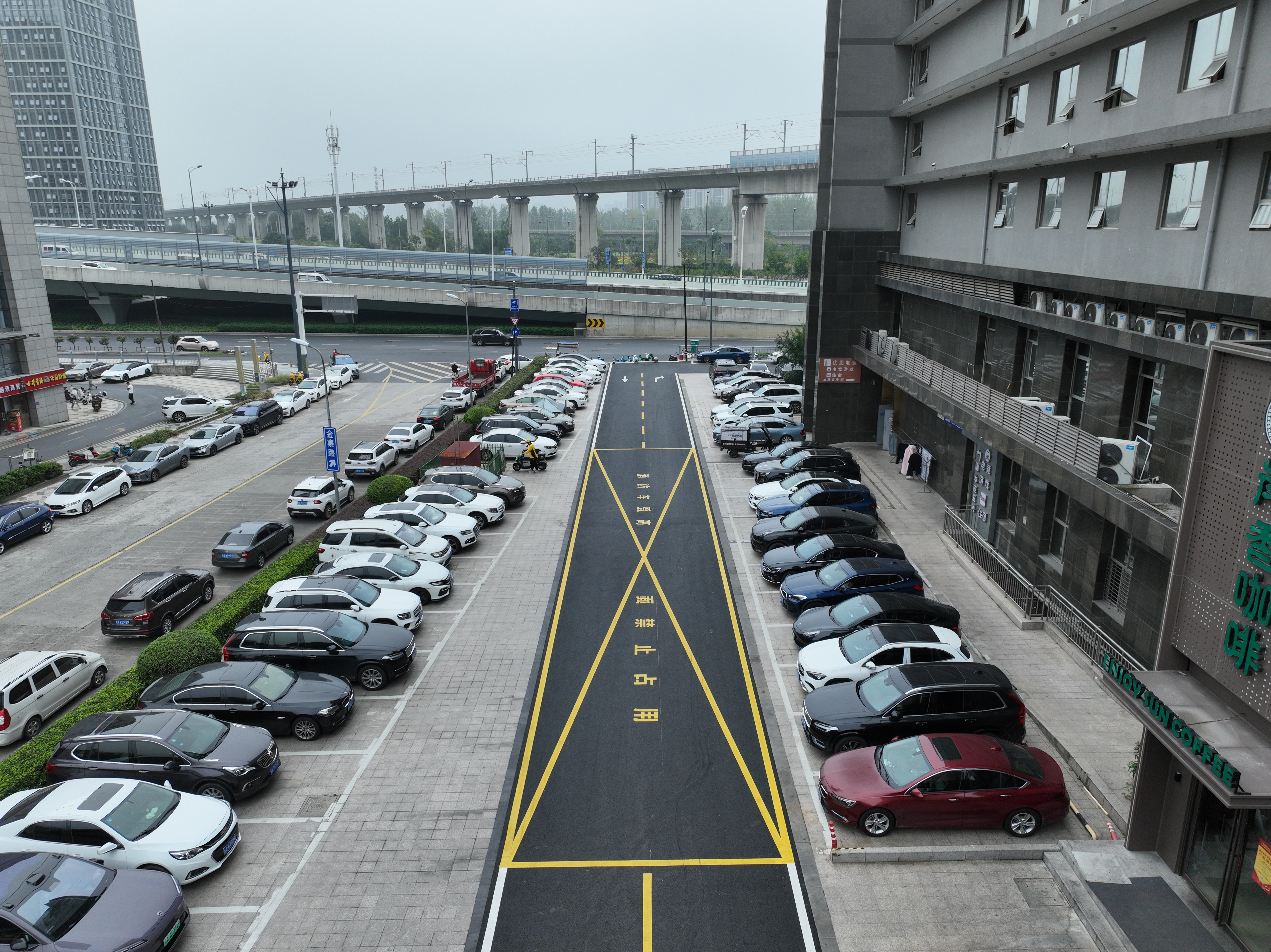 智慧升級,品質(zhì)新生：中辰國際停車場停車收費系統(tǒng)與環(huán)境品質(zhì)雙重?zé)ㄐ? width=